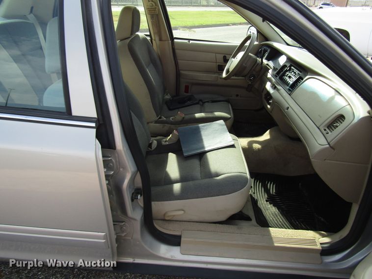 image for item FO9305 2006 Ford Crown Victoria Police Interceptor