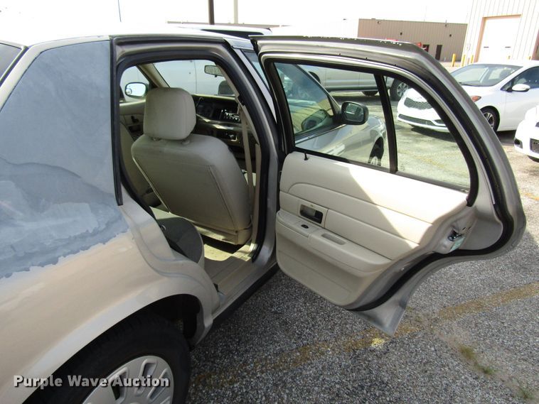 image for item FO9305 2006 Ford Crown Victoria Police Interceptor