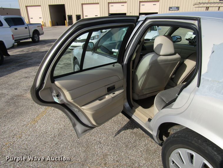 image for item FO9305 2006 Ford Crown Victoria Police Interceptor