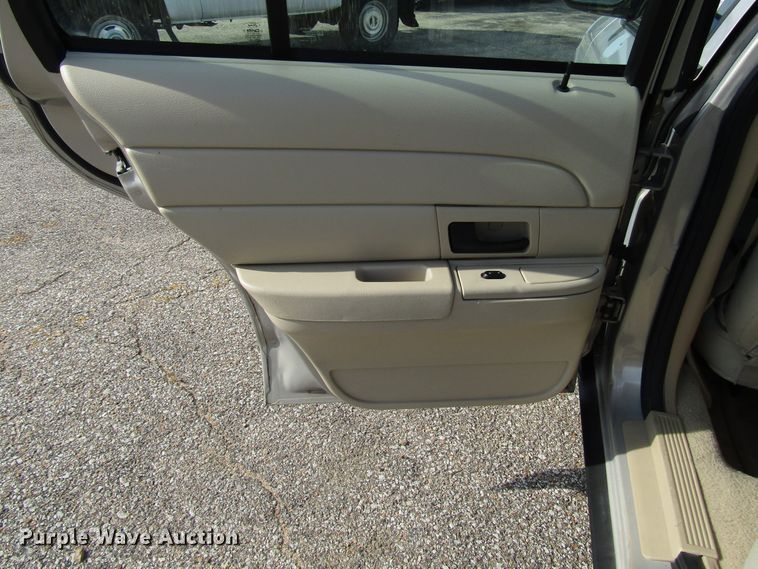 image for item FO9305 2006 Ford Crown Victoria Police Interceptor