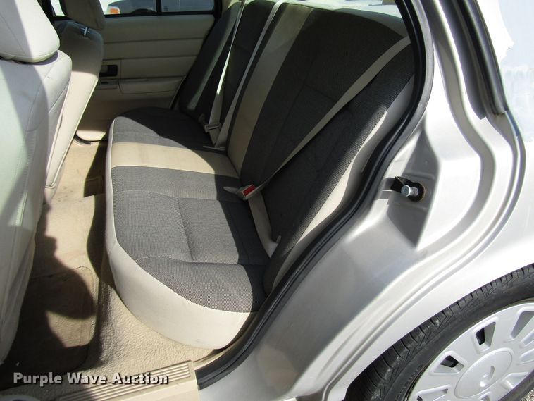 image for item FO9305 2006 Ford Crown Victoria Police Interceptor