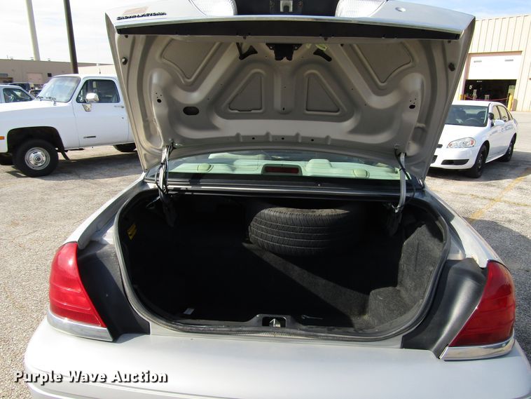 image for item FO9305 2006 Ford Crown Victoria Police Interceptor