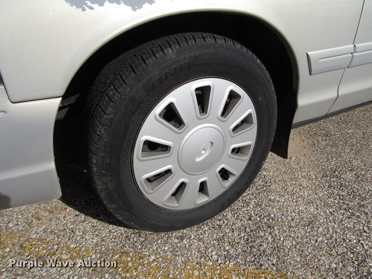 image for item FO9305 2006 Ford Crown Victoria Police Interceptor