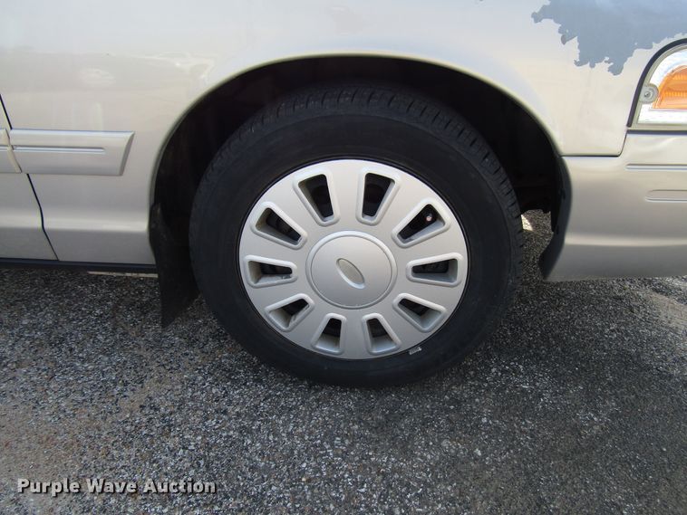 image for item FO9305 2006 Ford Crown Victoria Police Interceptor