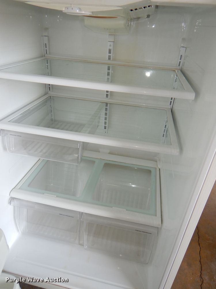 GE refrigerator in Topeka, KS Item FP9132 sold Purple Wave