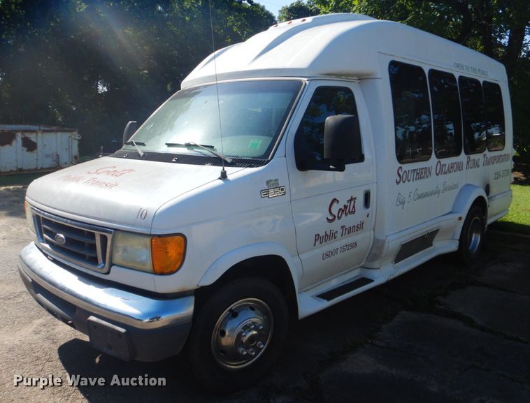 image for item FT9356 2005 Ford E350 Super Duty shuttle bus