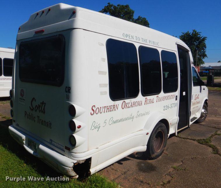 image for item FT9356 2005 Ford E350 Super Duty shuttle bus