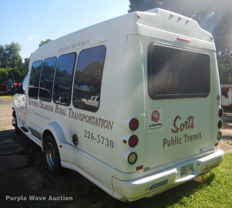 image for item FT9356 2005 Ford E350 Super Duty shuttle bus