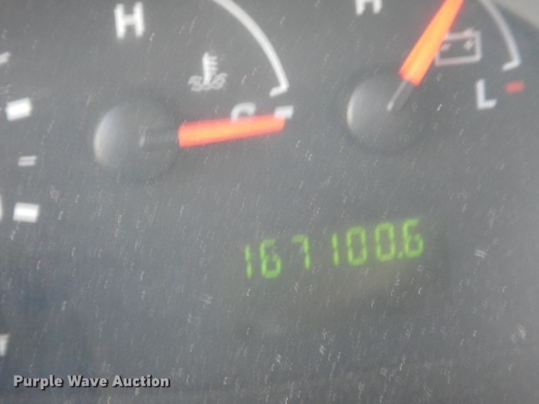 image for item FT9356 2005 Ford E350 Super Duty shuttle bus