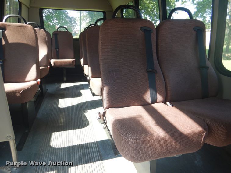 image for item FT9356 2005 Ford E350 Super Duty shuttle bus