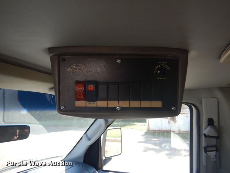 image for item FT9356 2005 Ford E350 Super Duty shuttle bus