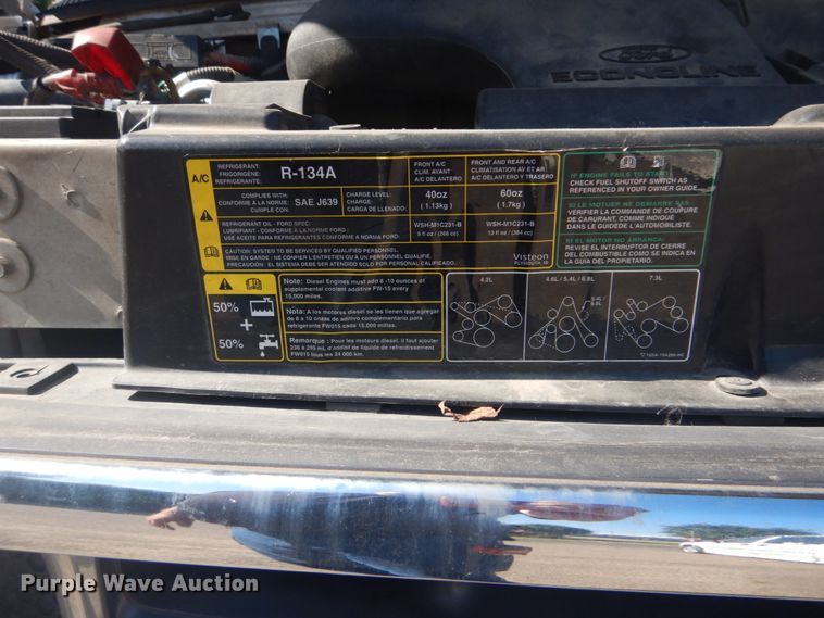 image for item FT9356 2005 Ford E350 Super Duty shuttle bus