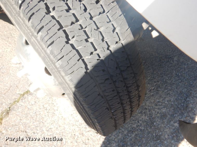 image for item FT9356 2005 Ford E350 Super Duty shuttle bus