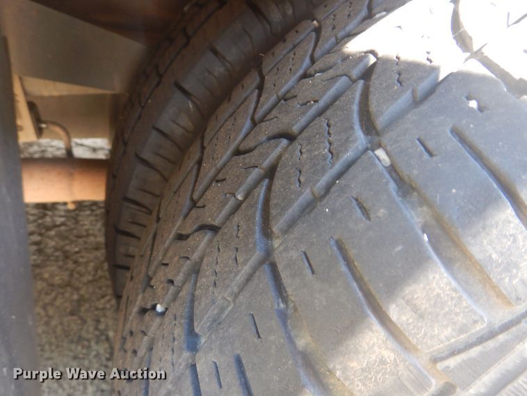 image for item FT9356 2005 Ford E350 Super Duty shuttle bus