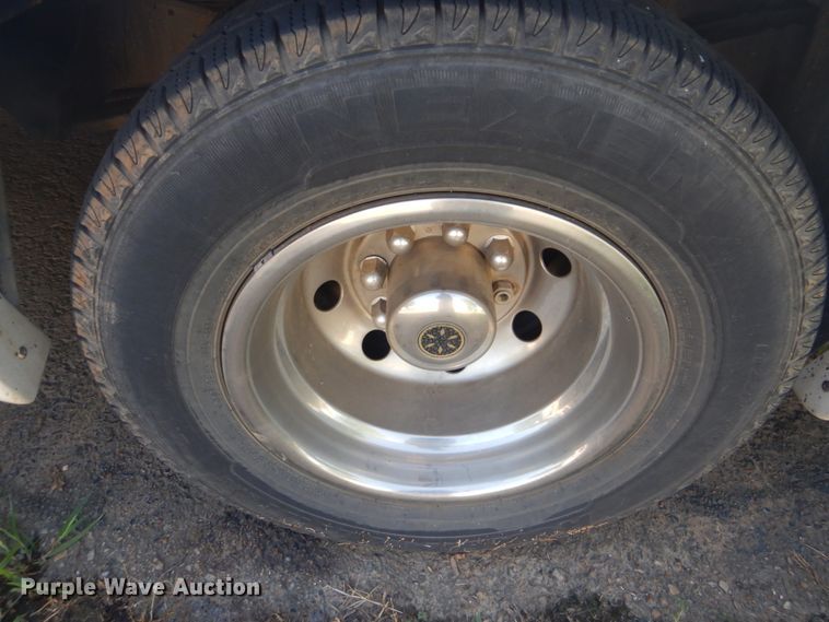 image for item FT9356 2005 Ford E350 Super Duty shuttle bus