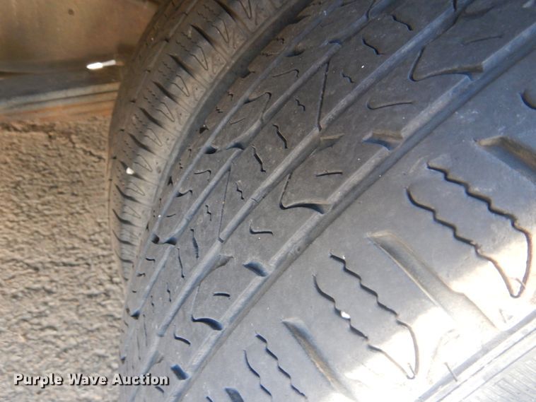 image for item FT9356 2005 Ford E350 Super Duty shuttle bus