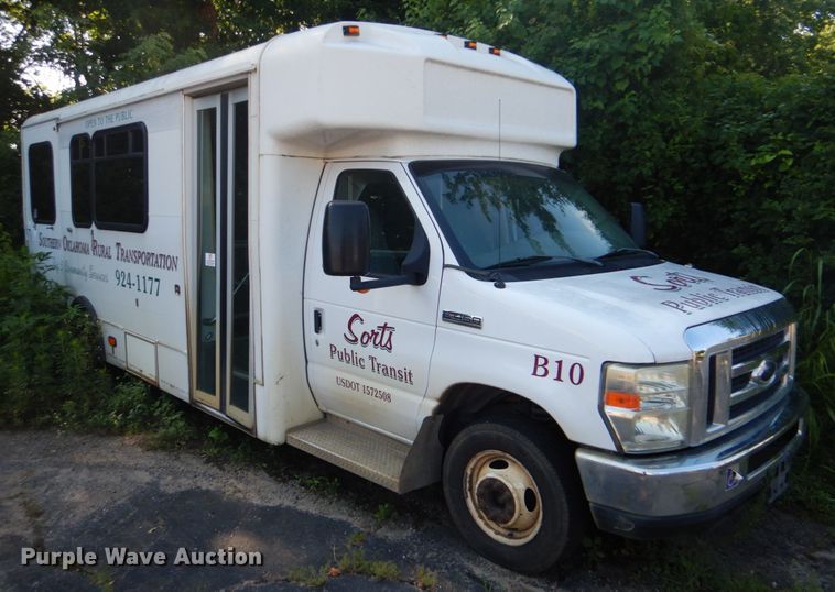 image for item FT9357 2008 Ford Econoline E450 Super Duty shuttle bus