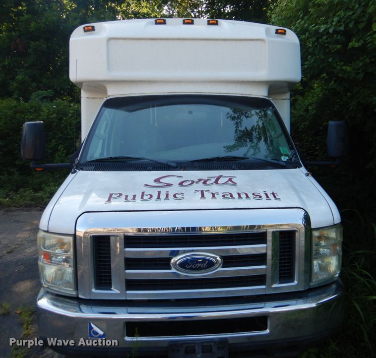 image for item FT9357 2008 Ford Econoline E450 Super Duty shuttle bus