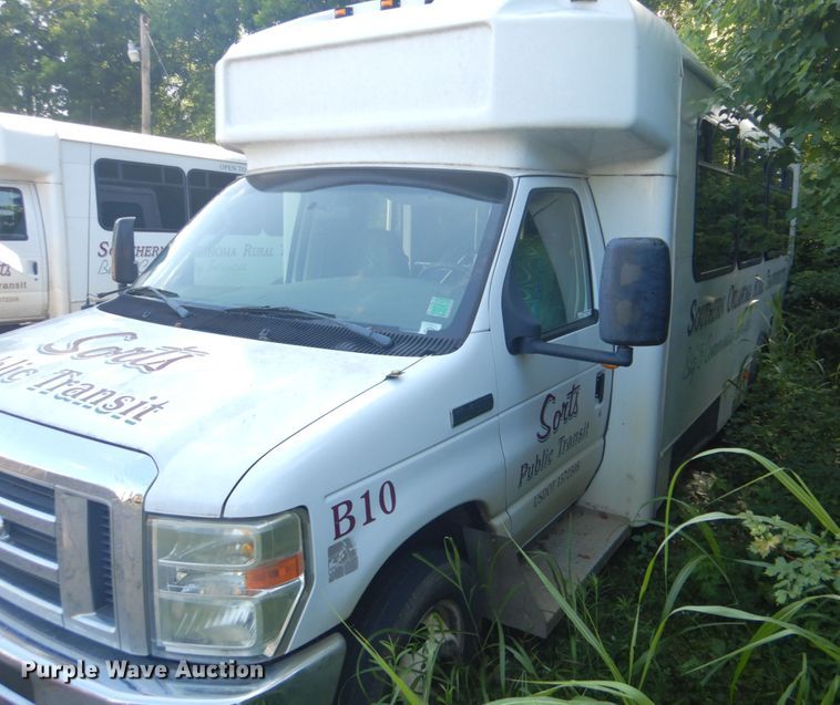 image for item FT9357 2008 Ford Econoline E450 Super Duty shuttle bus