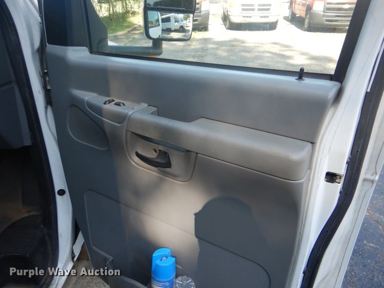 image for item FT9357 2008 Ford Econoline E450 Super Duty shuttle bus