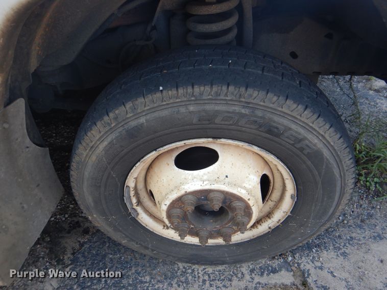 image for item FT9357 2008 Ford Econoline E450 Super Duty shuttle bus