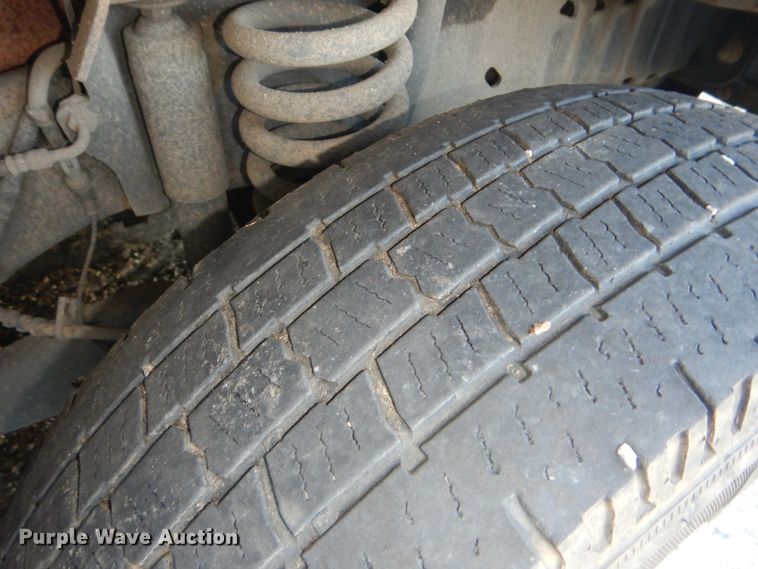 image for item FT9357 2008 Ford Econoline E450 Super Duty shuttle bus