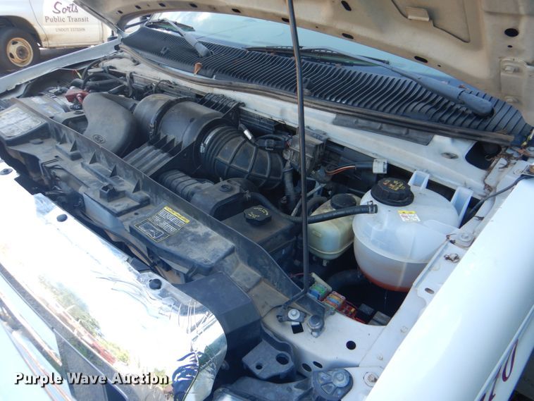 image for item FT9357 2008 Ford Econoline E450 Super Duty shuttle bus