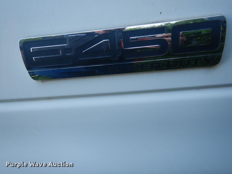 image for item FT9357 2008 Ford Econoline E450 Super Duty shuttle bus