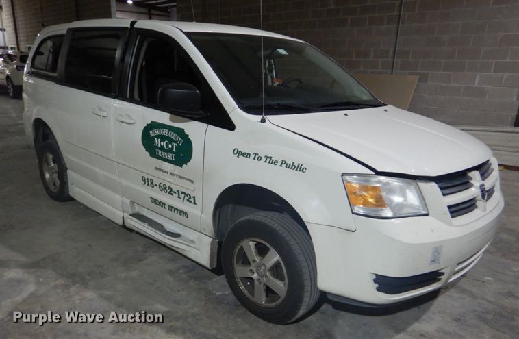 image for item FT9386 2010 Dodge Grand Caravan van