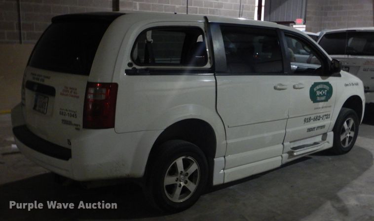 image for item FT9386 2010 Dodge Grand Caravan van