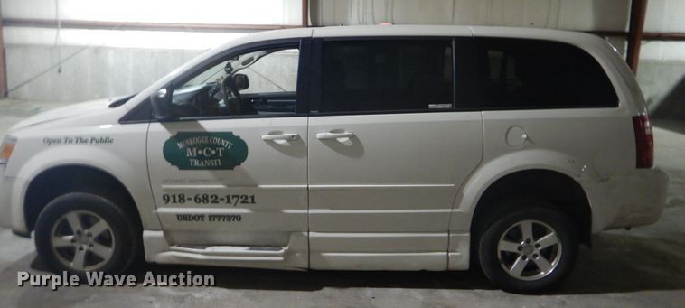 image for item FT9386 2010 Dodge Grand Caravan van