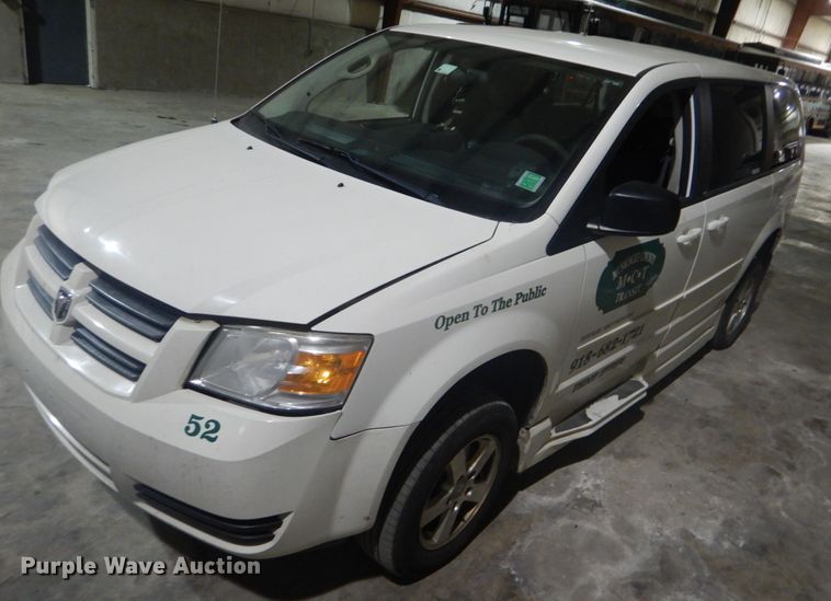 image for item FT9386 2010 Dodge Grand Caravan van