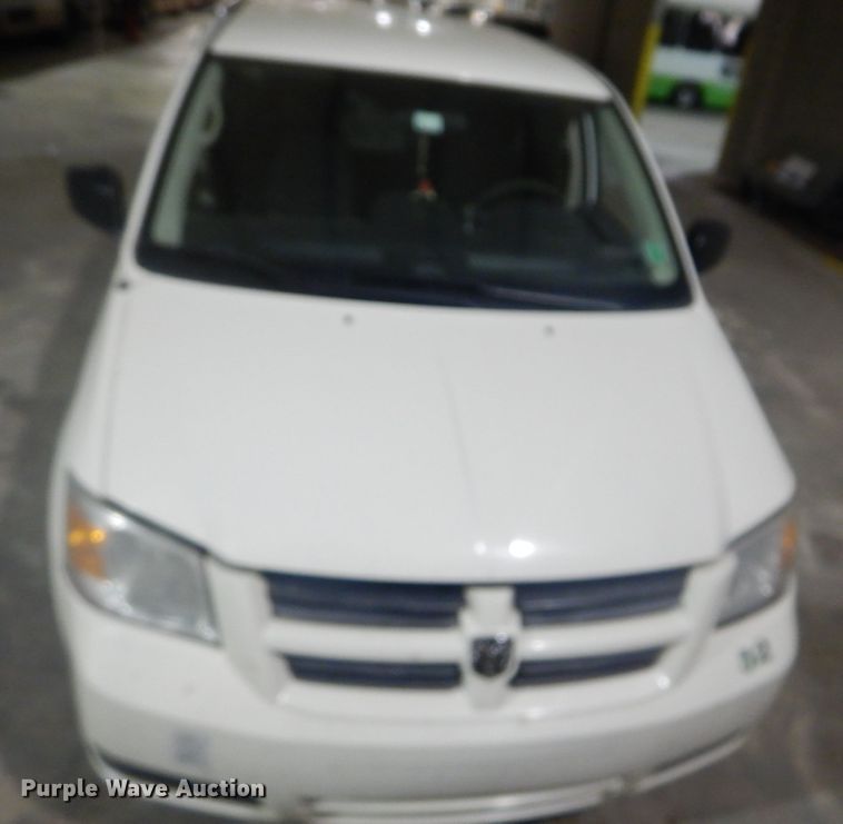 image for item FT9386 2010 Dodge Grand Caravan van
