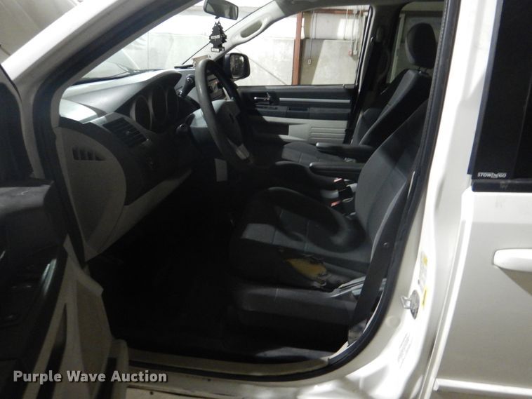 image for item FT9386 2010 Dodge Grand Caravan van