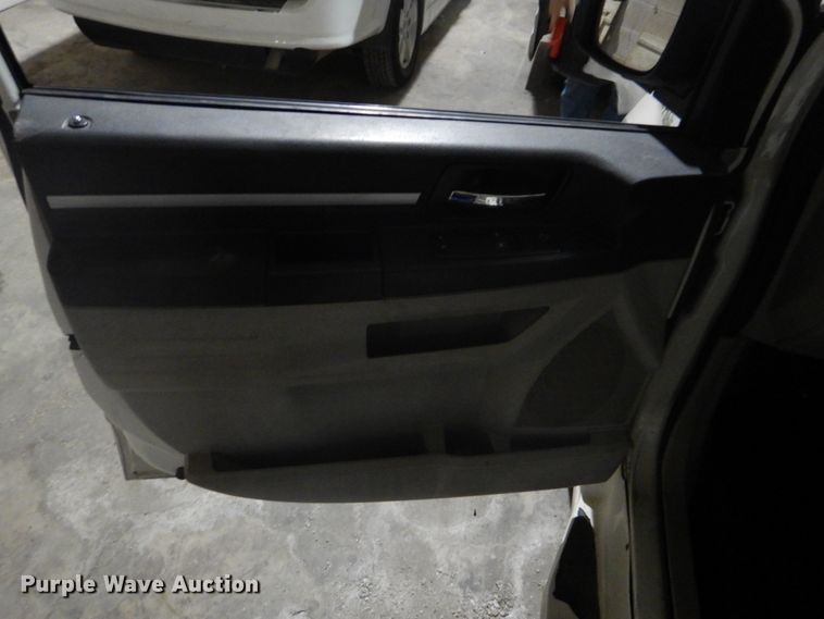 image for item FT9386 2010 Dodge Grand Caravan van