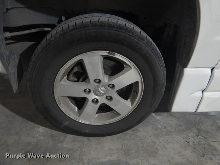 image for item FT9386 2010 Dodge Grand Caravan van