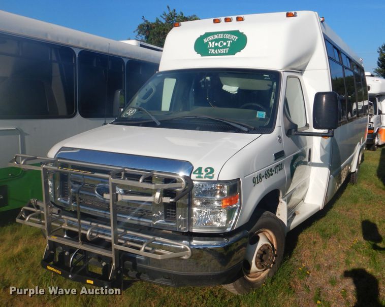 image for item FT9387 2009 Ford E450 shuttle bus