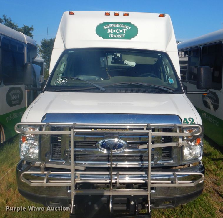image for item FT9387 2009 Ford E450 shuttle bus