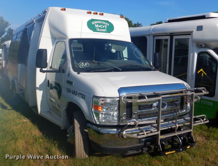 image for item FT9387 2009 Ford E450 shuttle bus