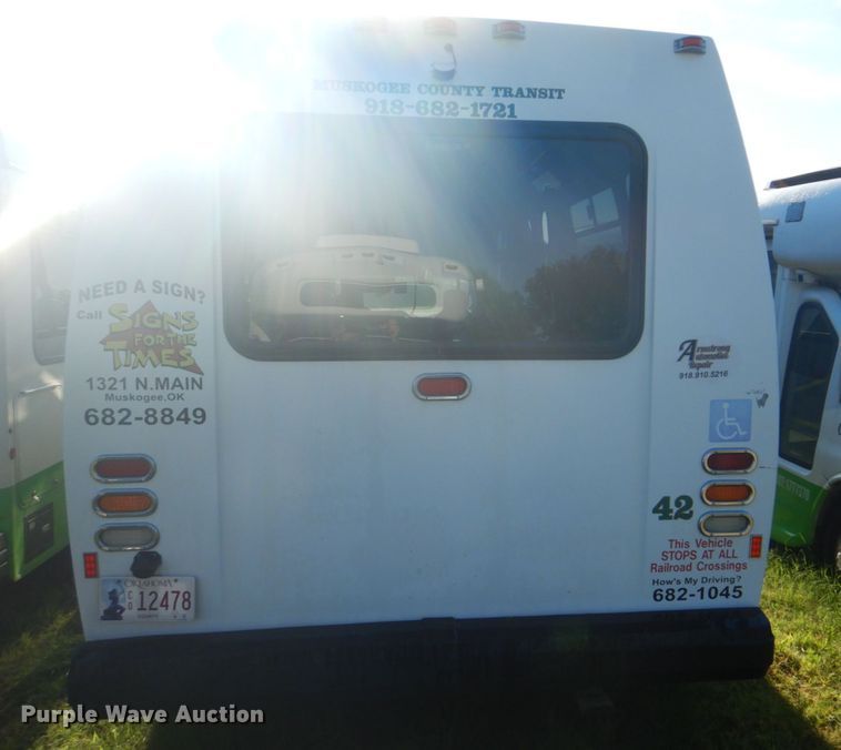 image for item FT9387 2009 Ford E450 shuttle bus