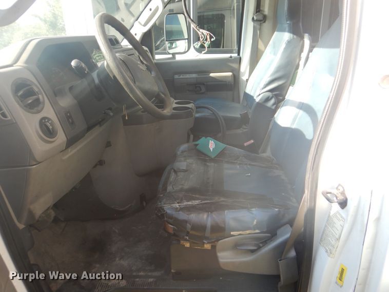 image for item FT9387 2009 Ford E450 shuttle bus