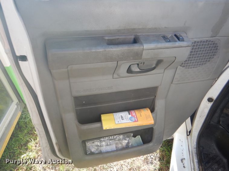 image for item FT9387 2009 Ford E450 shuttle bus