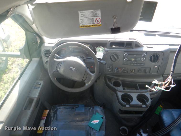 image for item FT9387 2009 Ford E450 shuttle bus