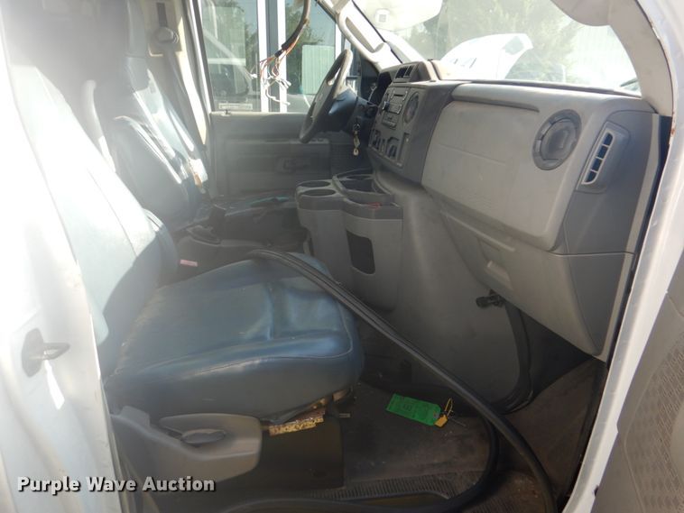 image for item FT9387 2009 Ford E450 shuttle bus