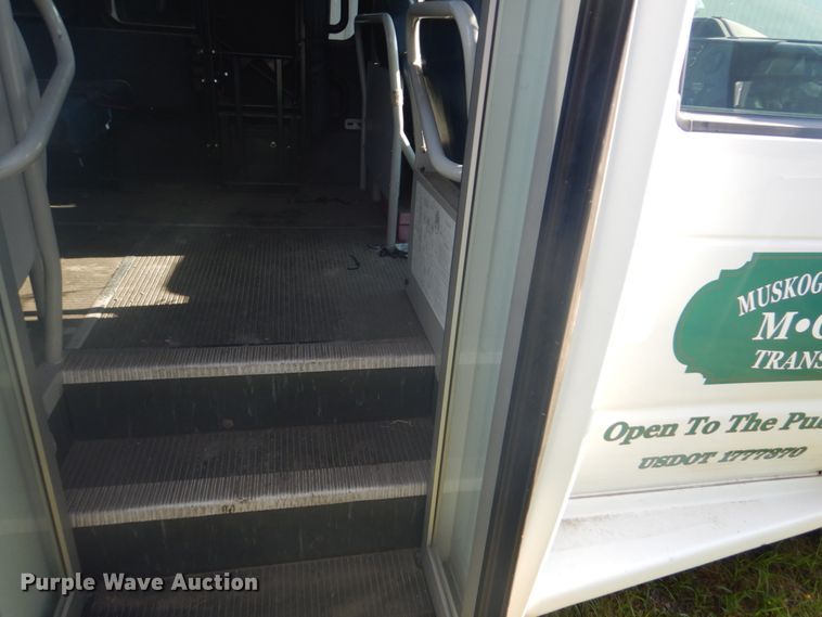 image for item FT9387 2009 Ford E450 shuttle bus