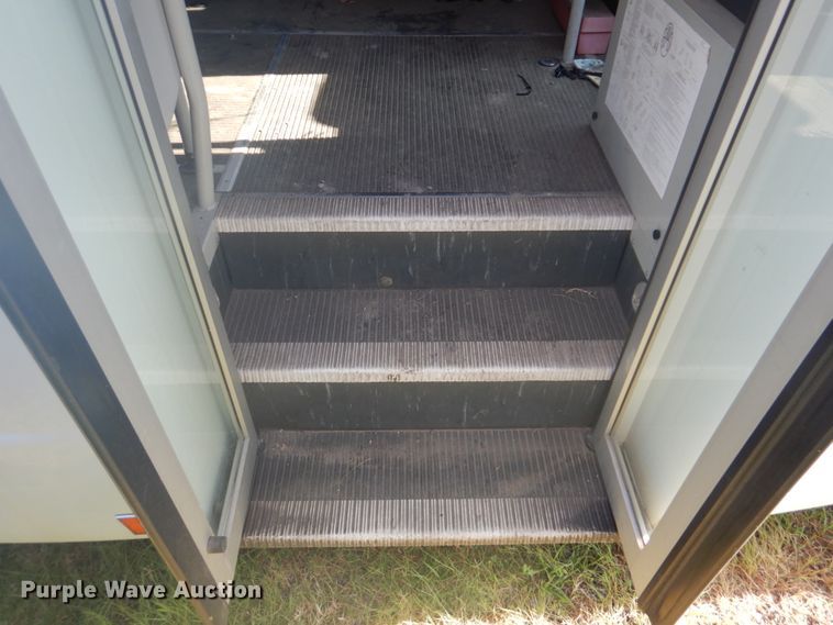 image for item FT9387 2009 Ford E450 shuttle bus