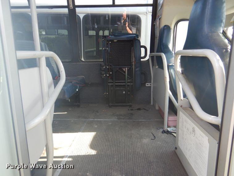 image for item FT9387 2009 Ford E450 shuttle bus