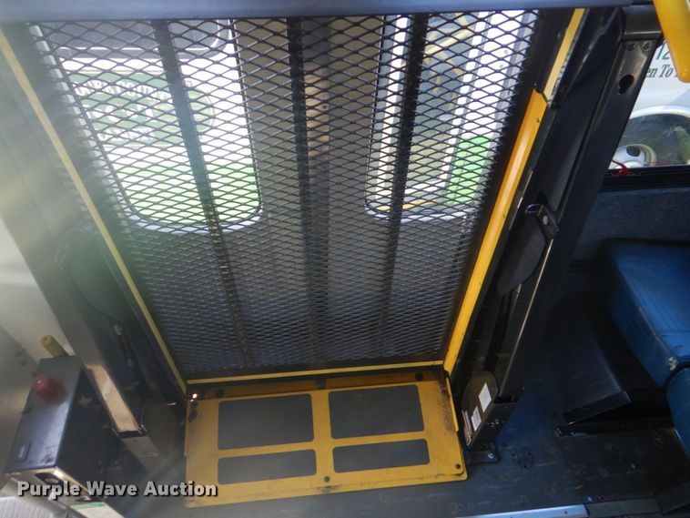 image for item FT9387 2009 Ford E450 shuttle bus