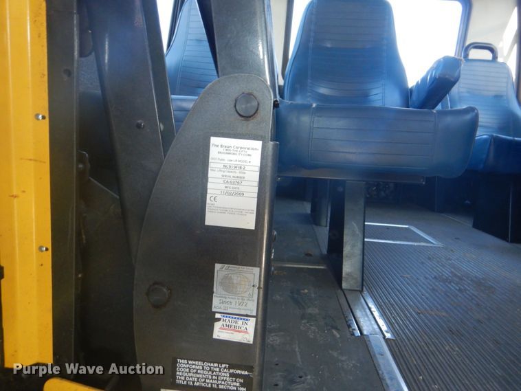 image for item FT9387 2009 Ford E450 shuttle bus