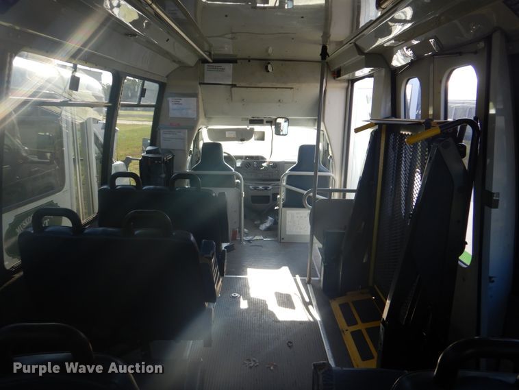 image for item FT9387 2009 Ford E450 shuttle bus